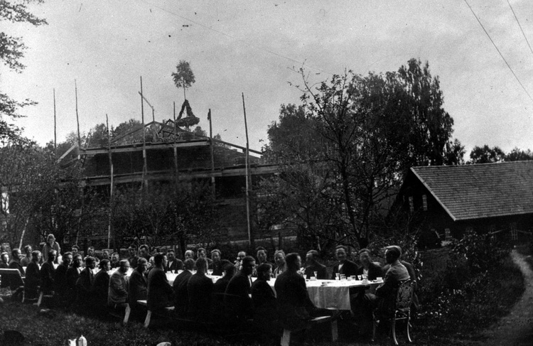 Taklagsfest EbbamÃ¥la Ã¥r 1927. OkÃ¤nd fotograf. Blekinge museum.